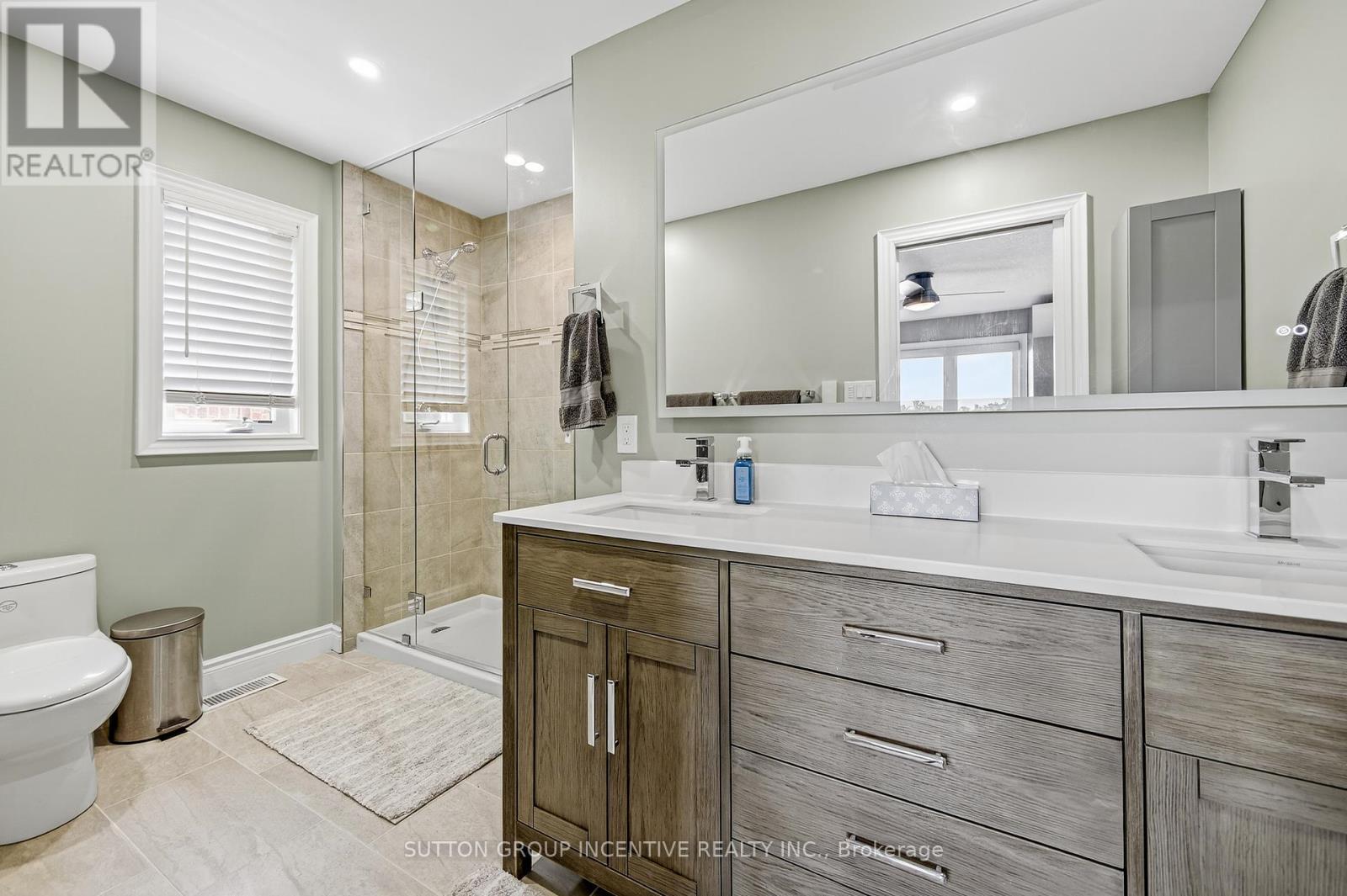 Photo 43 of 22 Britannic Lane, Barrie ON