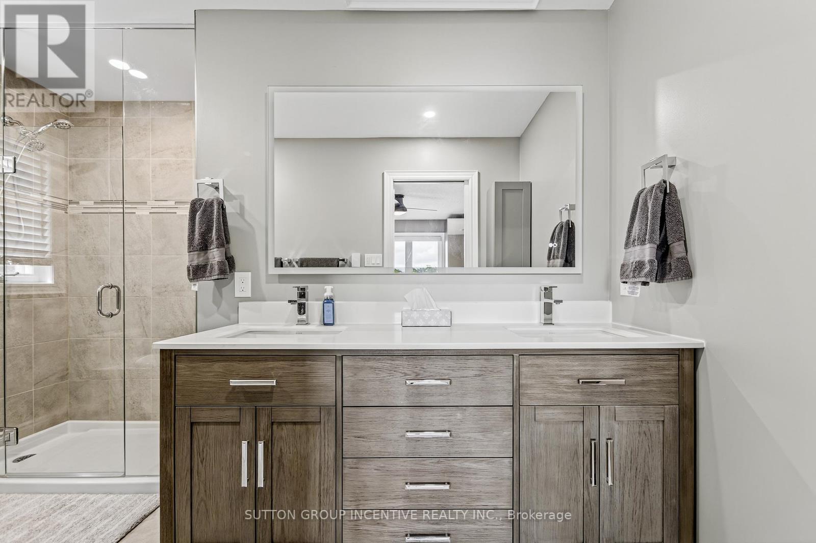 Photo 2 of 22 Britannic Lane, Barrie ON
