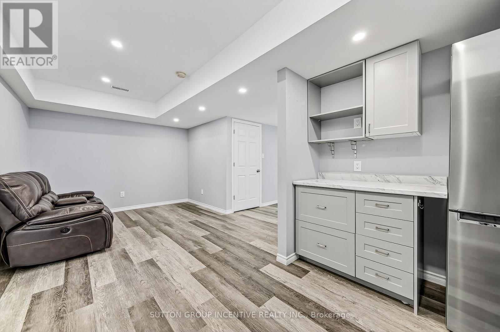 Photo 6 of 22 Britannic Lane, Barrie ON