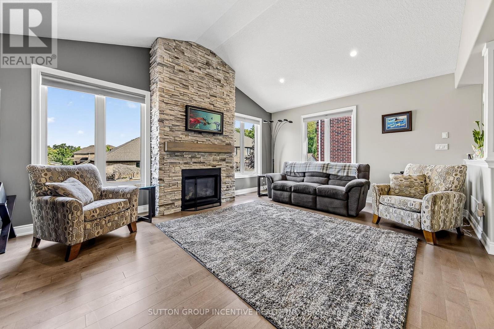 Photo 17 of 22 Britannic Lane, Barrie ON