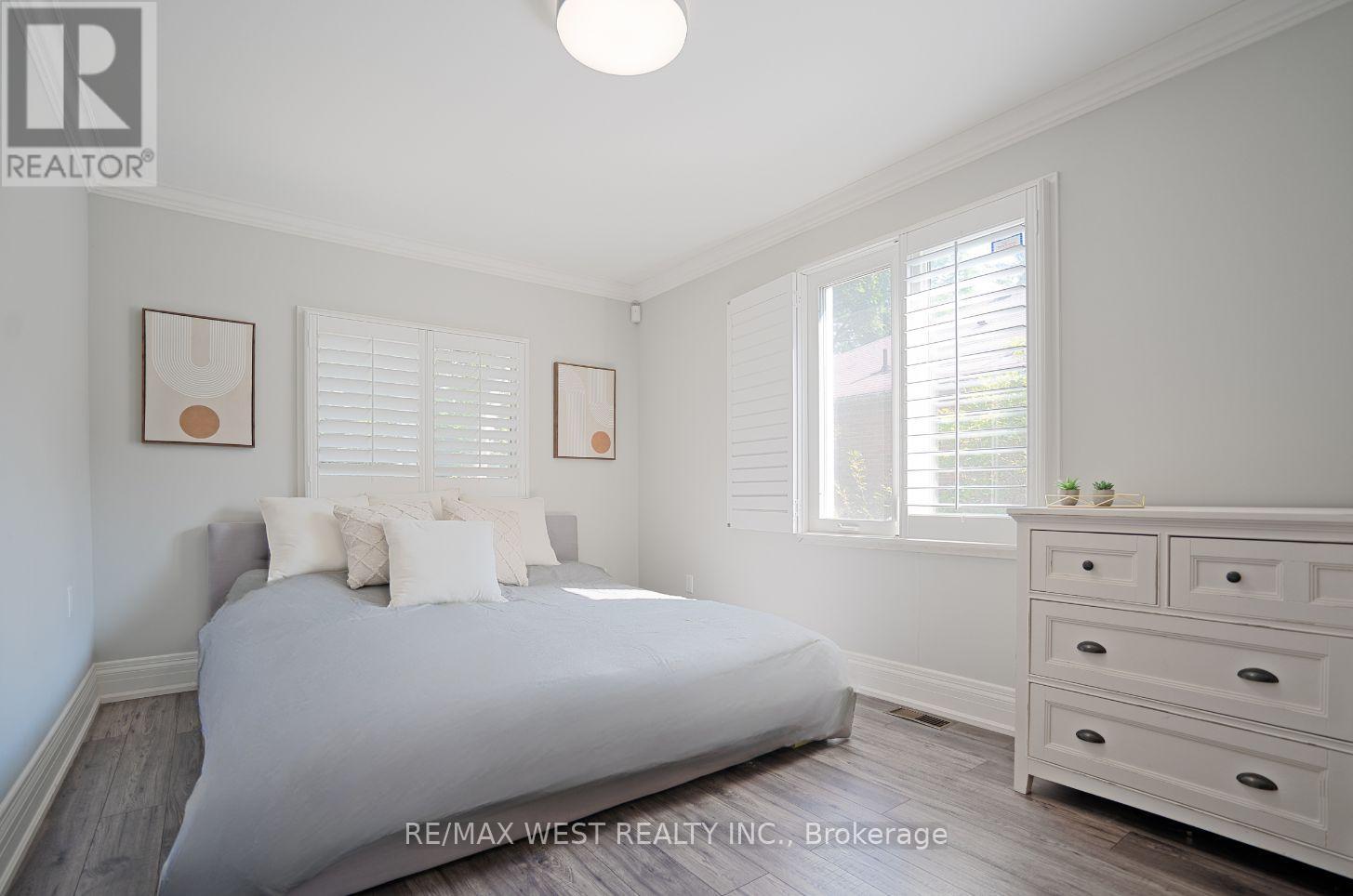 Photo 12 of 4 Elmview Court, Toronto ON