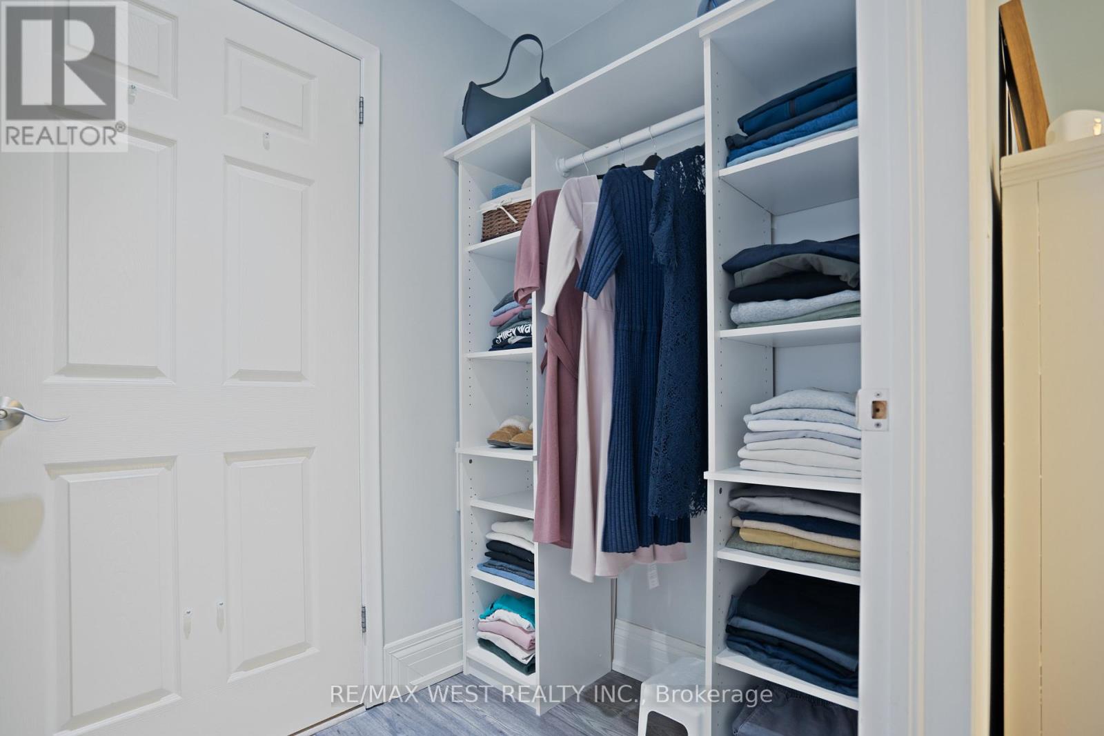 Photo 15 of 4 Elmview Court, Toronto ON