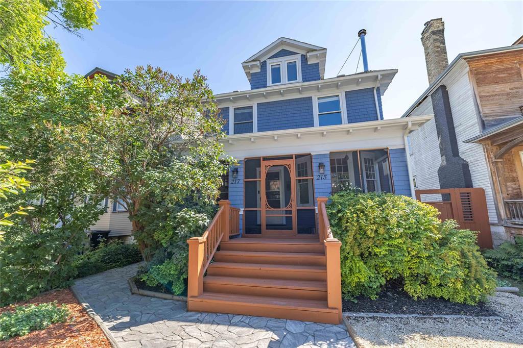 Photo 1 of 215 Walnut Street, Winnipeg MB