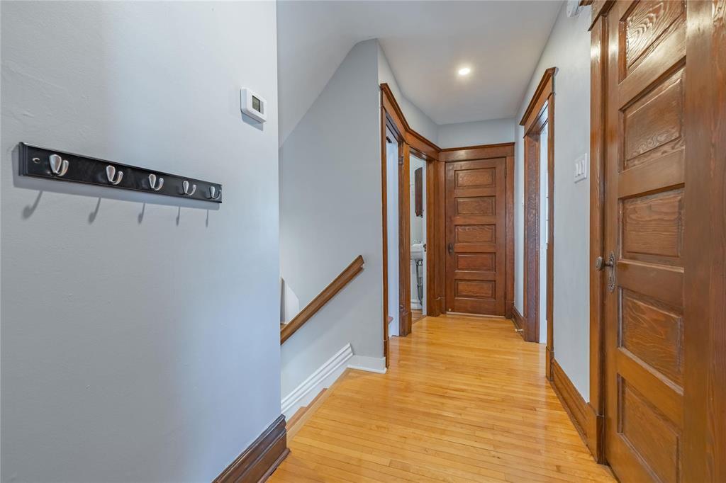 Photo 13 of 215 Walnut Street, Winnipeg MB