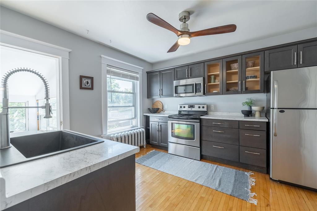 Photo 3 of 215 Walnut Street, Winnipeg MB