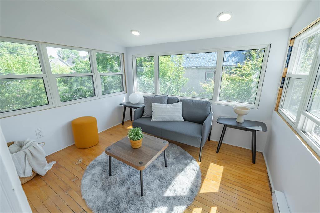 Photo 5 of 215 Walnut Street, Winnipeg MB