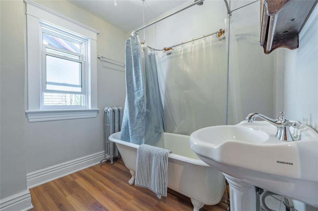 Photo 6 of 215 Walnut Street, Winnipeg MB