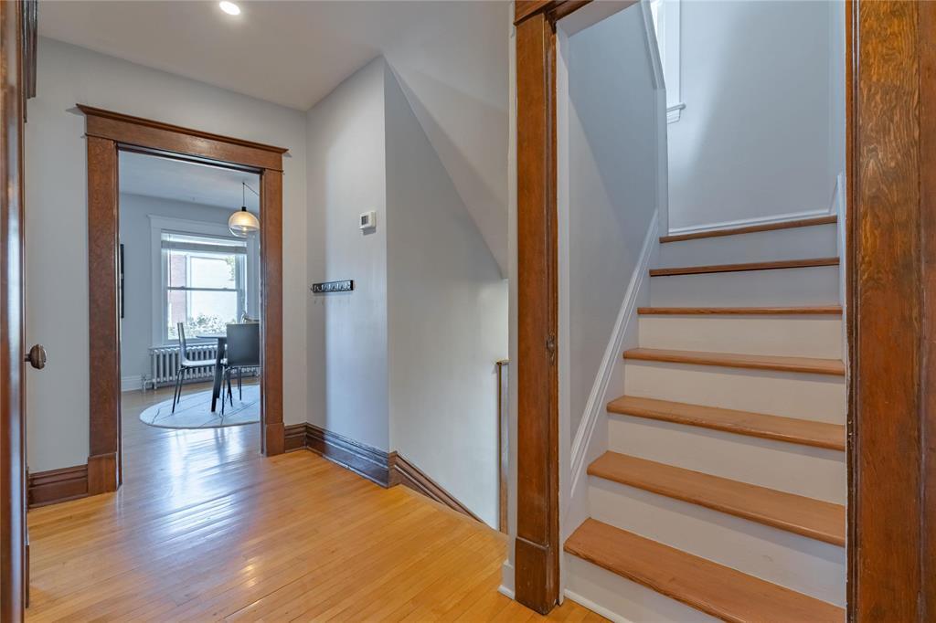 Photo 8 of 215 Walnut Street, Winnipeg MB