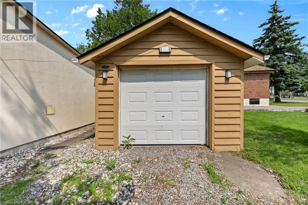 Photo 10 of 6141 Mcleod Road, Niagara Falls ON