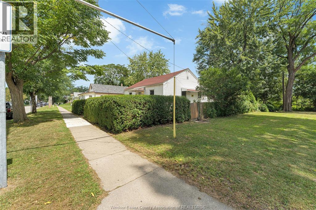 Photo 1 of 3597 Bloomfield, Windsor ON