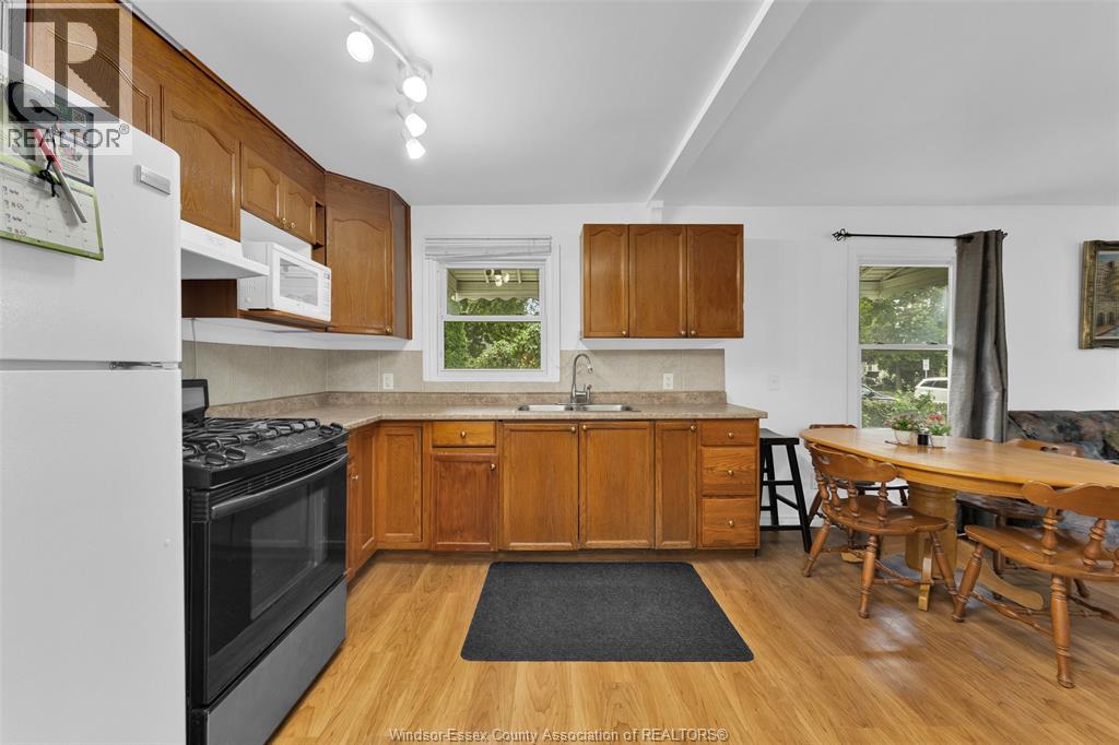 Photo 3 of 3597 Bloomfield, Windsor ON