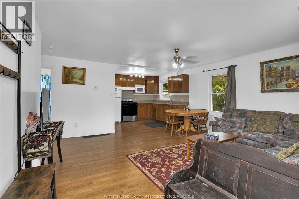 Photo 8 of 3597 Bloomfield, Windsor ON
