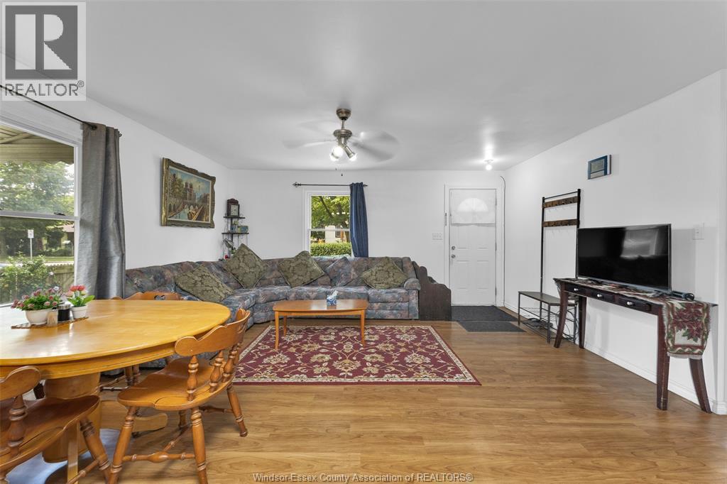 Photo 4 of 3597 Bloomfield, Windsor ON
