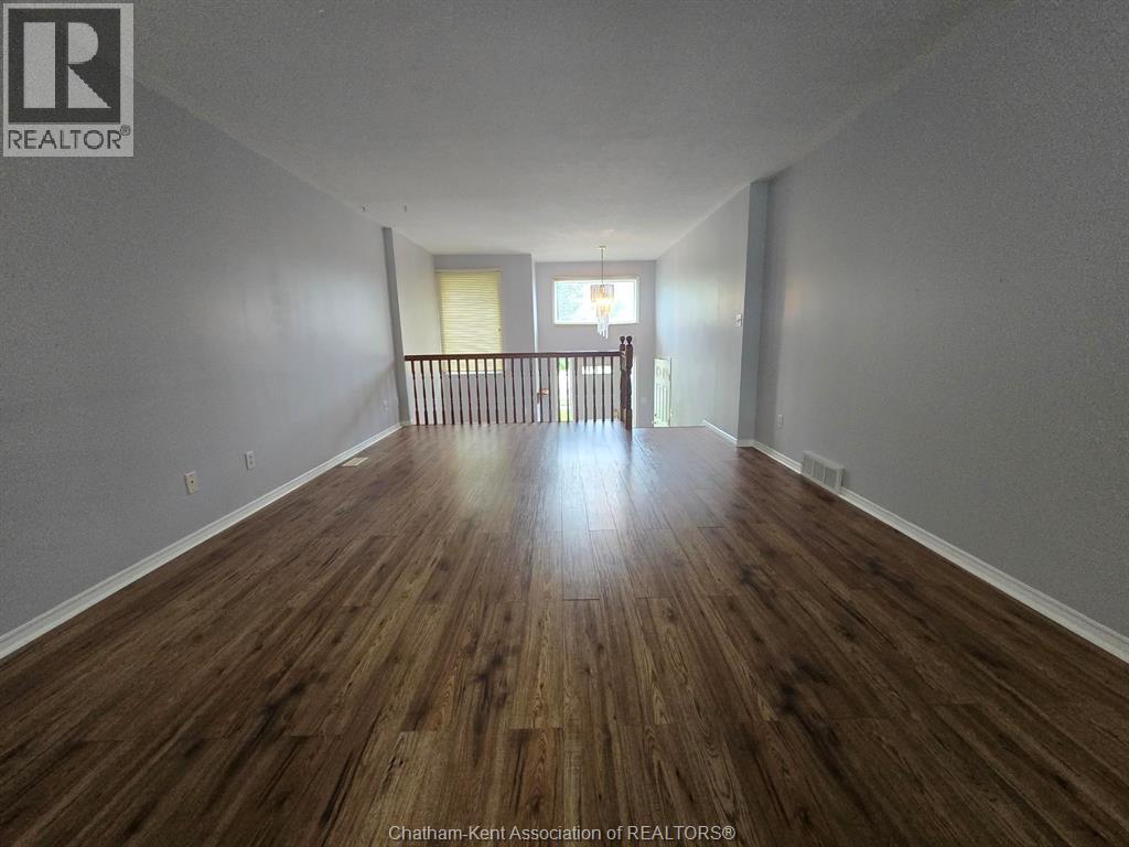 Photo 10 of 75 Taylor Trail, Chatham ON