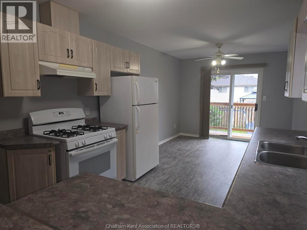Photo 7 of 75 Taylor Trail, Chatham ON