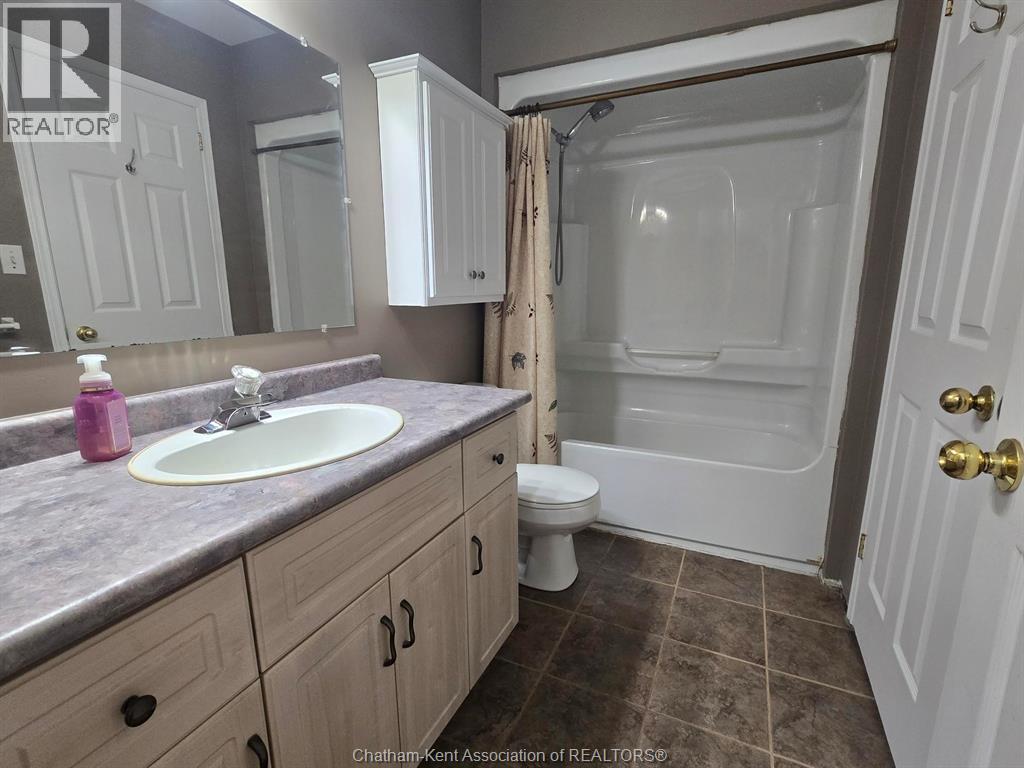 Photo 15 of 75 Taylor Trail, Chatham ON