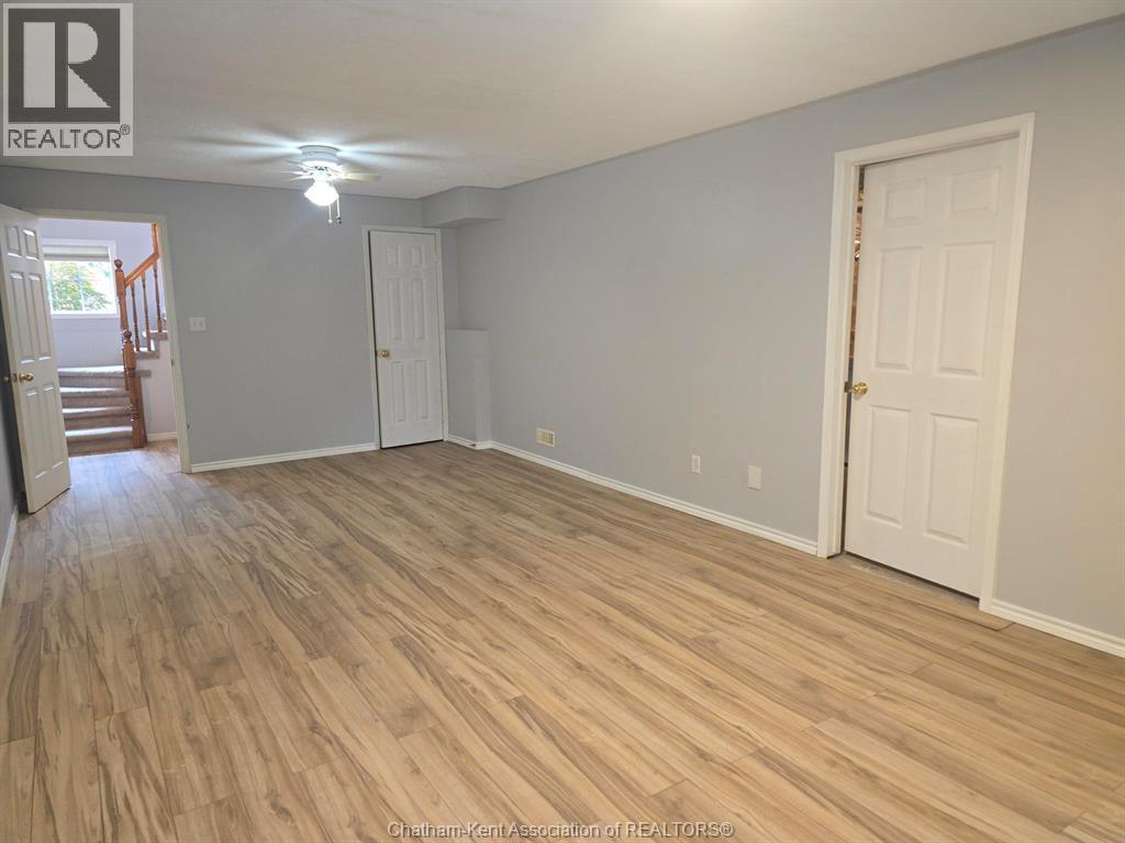Photo 18 of 75 Taylor Trail, Chatham ON