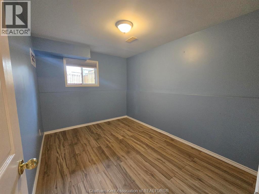 Photo 21 of 75 Taylor Trail, Chatham ON
