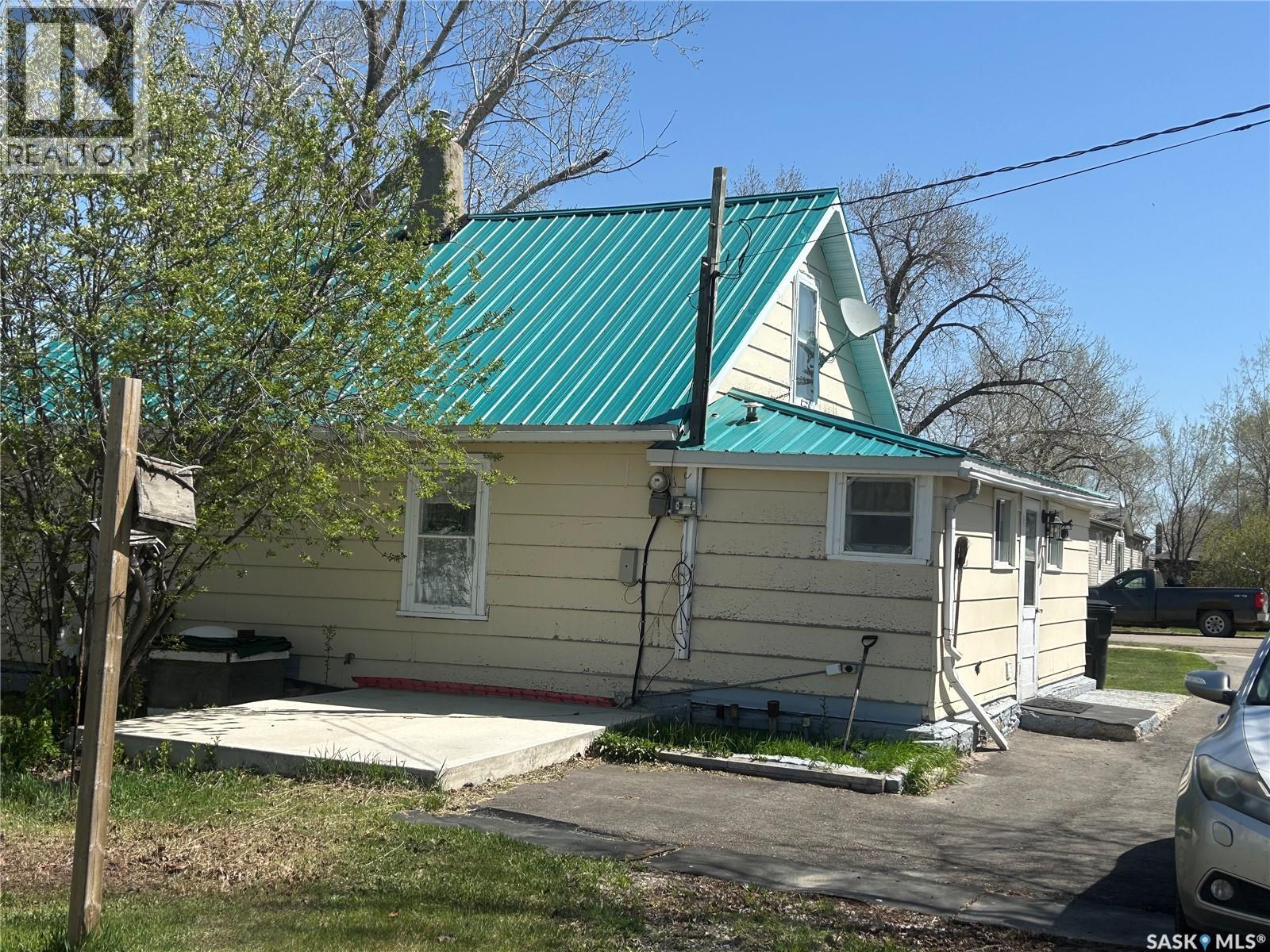 Photo 4 of 326 Taylor Street, Bienfait SK