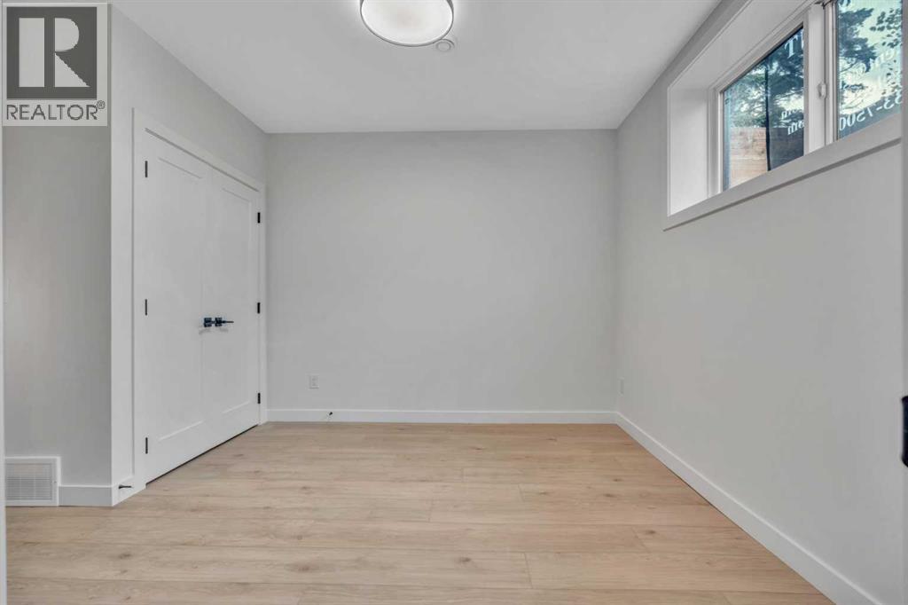 Photo 1 of 2032 29 Street Sw, Calgary AB