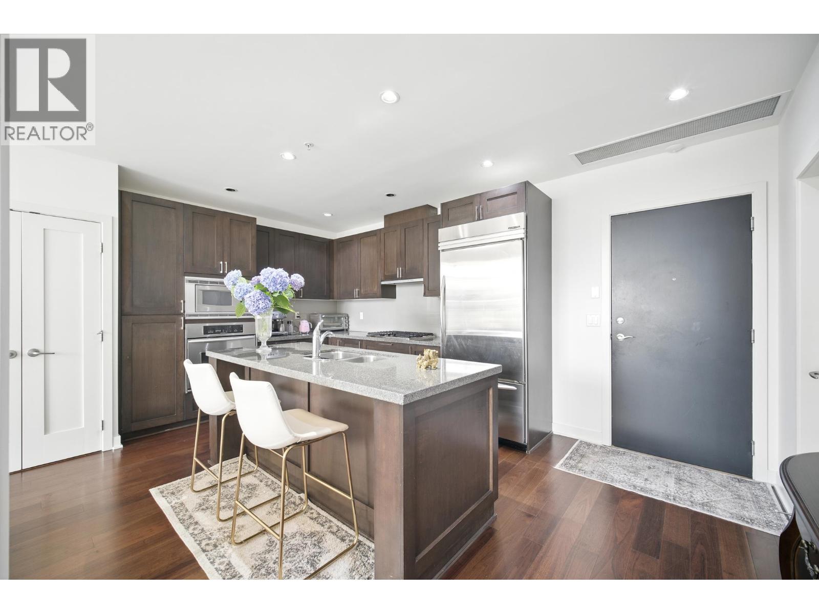 Photo 4 of 404 3595 W 18th Avenue, Vancouver BC