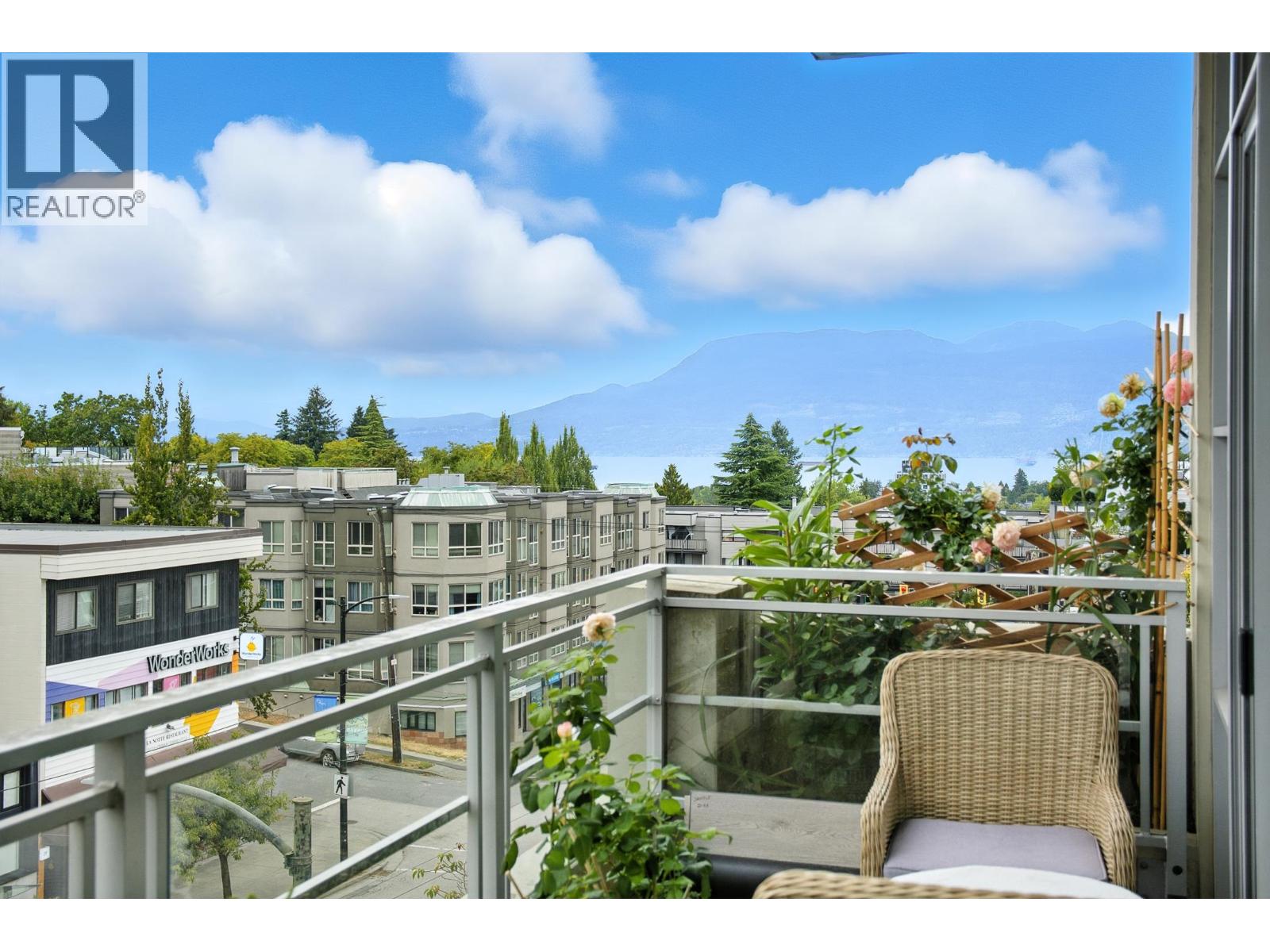 Photo 9 of 404 3595 W 18th Avenue, Vancouver BC