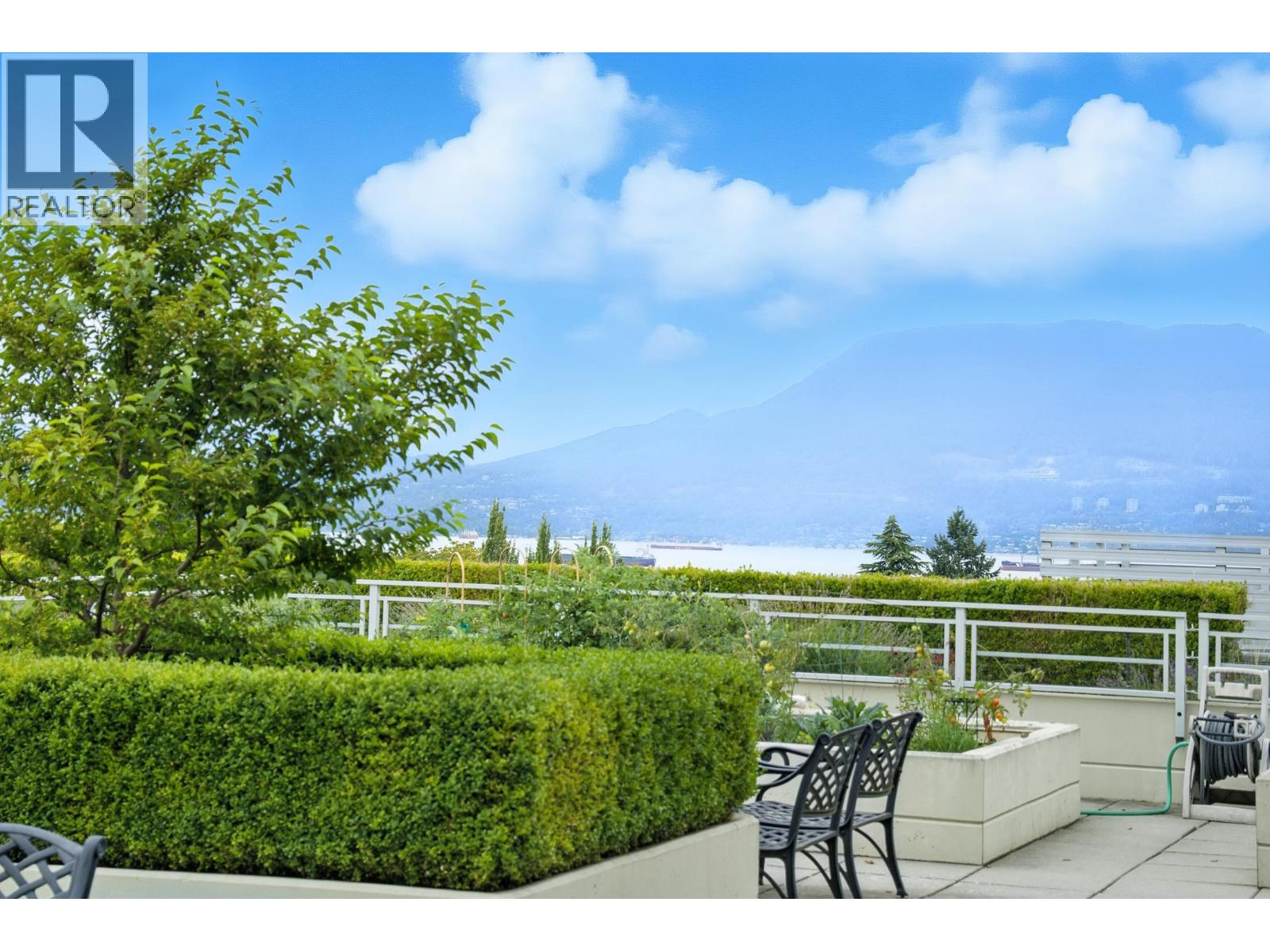 Photo 2 of 404 3595 W 18th Avenue, Vancouver BC