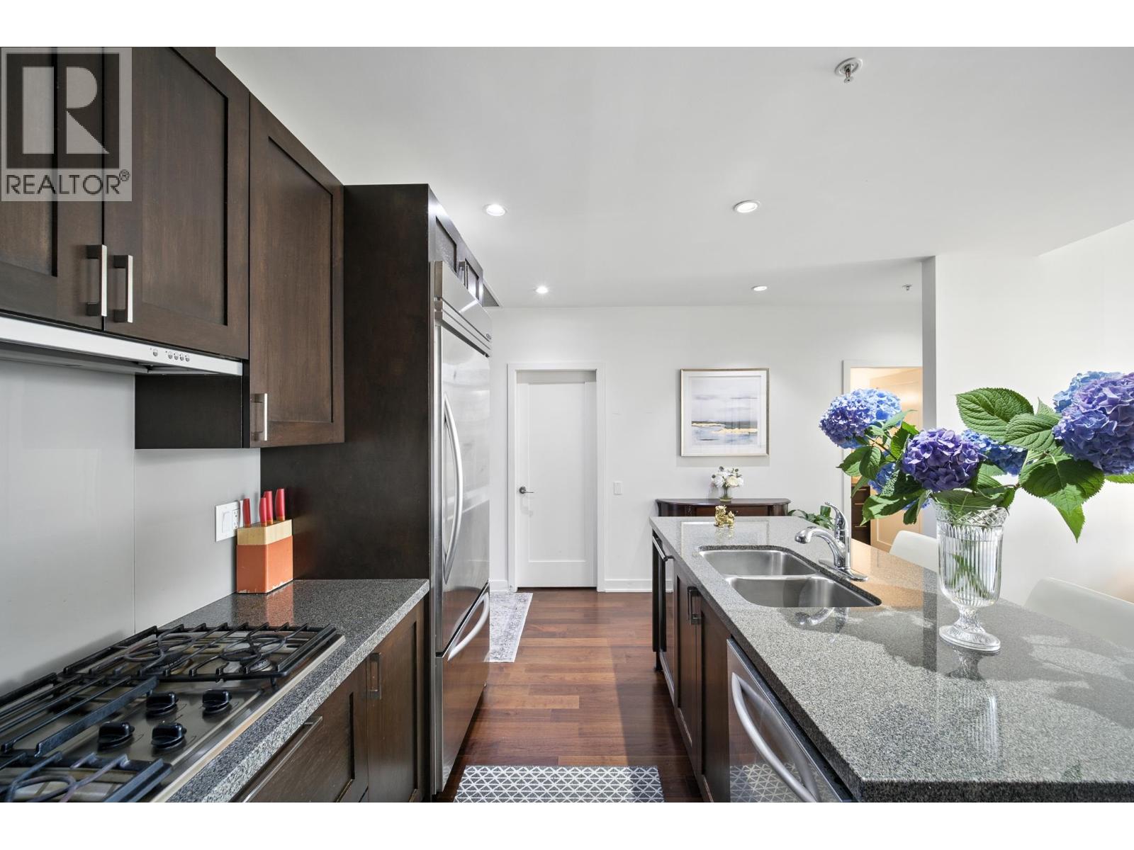 Photo 31 of 404 3595 W 18th Avenue, Vancouver BC