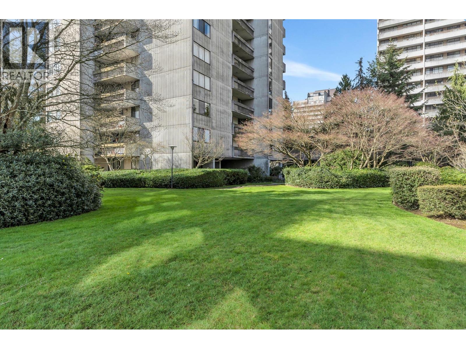 Photo 4 of 1403 6689 Willingdon Avenue, Burnaby BC
