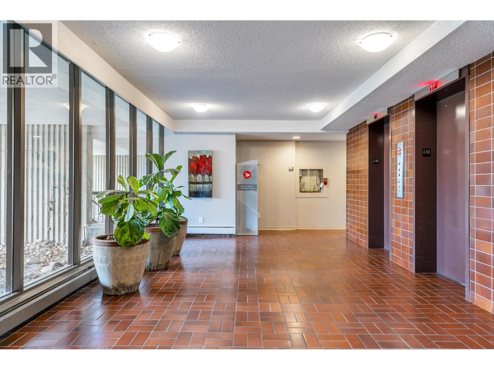 Photo 5 of 1403 6689 Willingdon Avenue, Burnaby BC