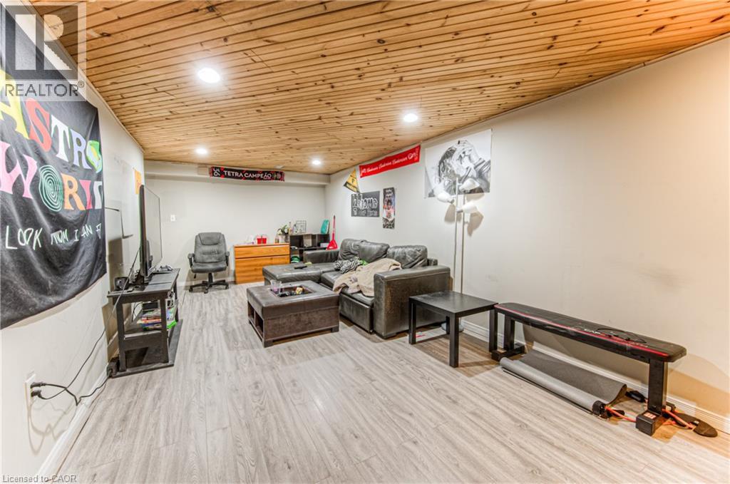 Photo 9 of 121 University Avenue E Unit 9, Waterloo ON