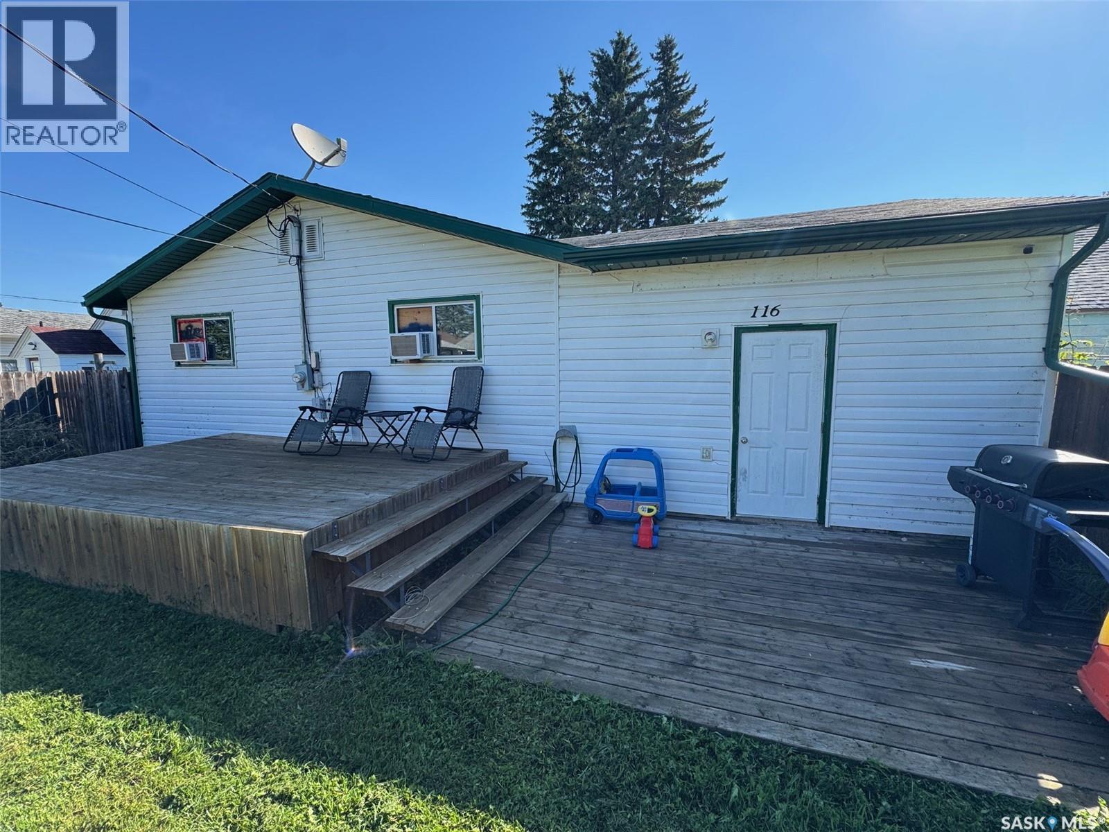 116 Elizabeth AVENUE - 3