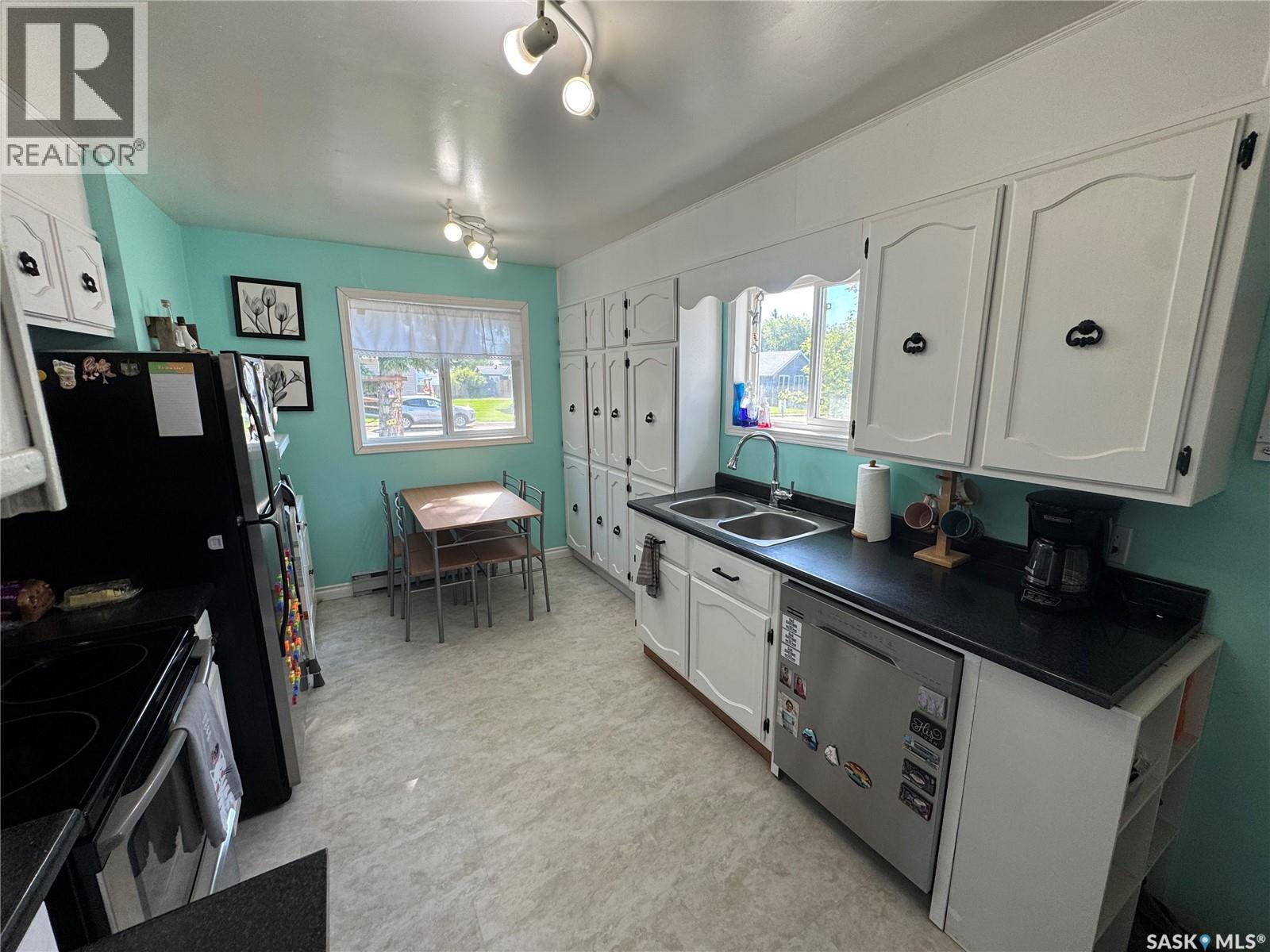 116 Elizabeth AVENUE — photo 9