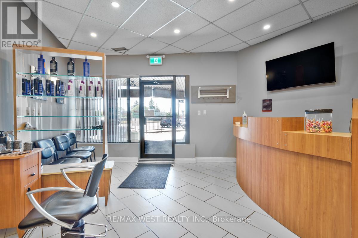 Photo 3 of 7 A 1065 Davis Drive, Newmarket ON