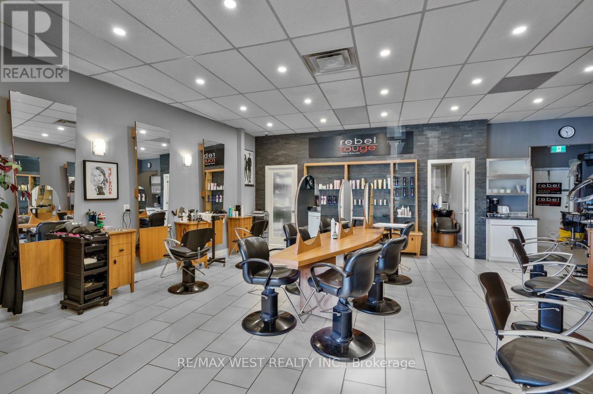 Photo 5 of 7 A 1065 Davis Drive, Newmarket ON