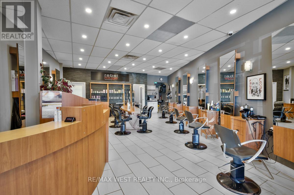 Photo 2 of 7 A 1065 Davis Drive, Newmarket ON