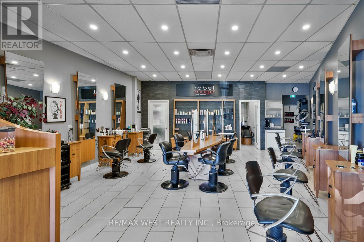 Photo 10 of 7 A 1065 Davis Drive, Newmarket ON
