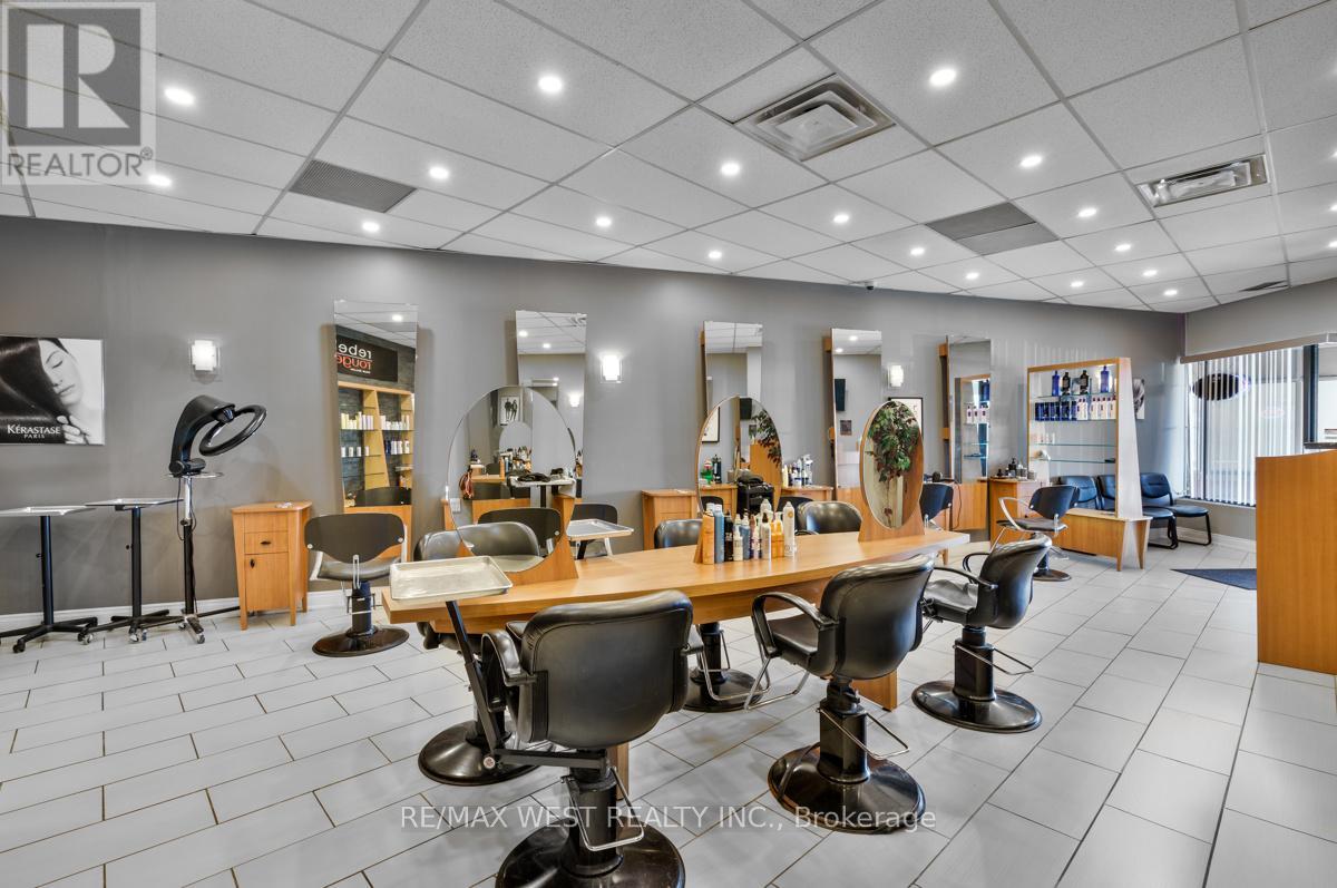 Photo 12 of 7 A 1065 Davis Drive, Newmarket ON