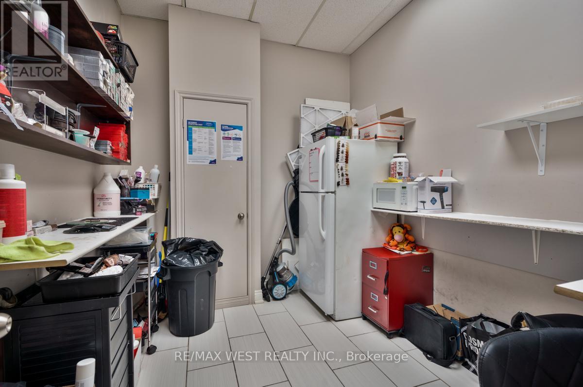 Photo 1 of 7 A 1065 Davis Drive, Newmarket ON