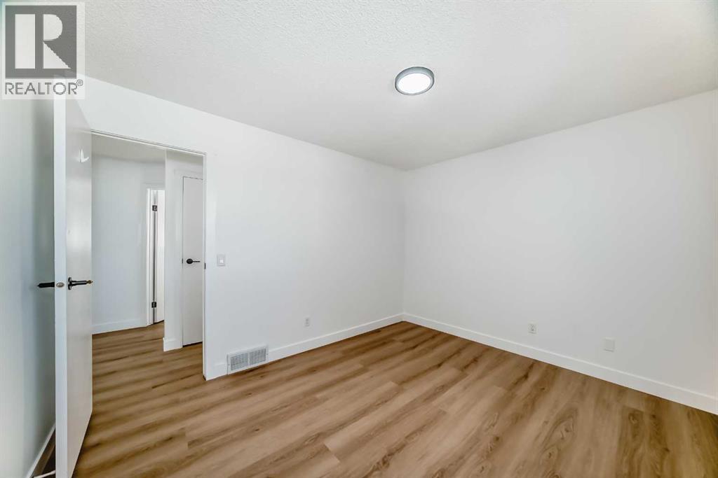 Photo 10 of 37 Martinbrook Link Ne, Calgary AB
