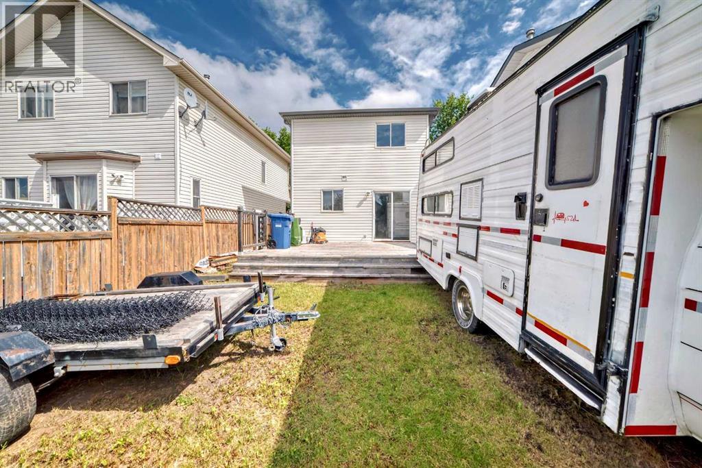 Photo 16 of 37 Martinbrook Link Ne, Calgary AB