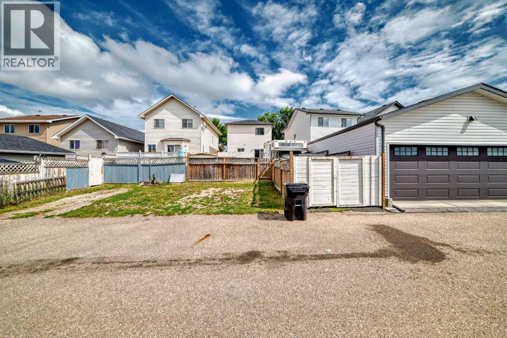 Photo 40 of 37 Martinbrook Link Ne, Calgary AB