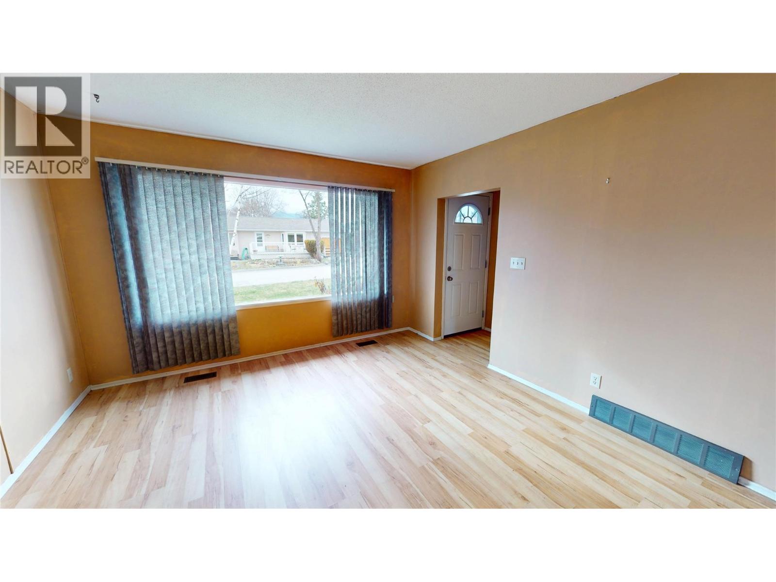 Photo 22 of 232 22nd Avenue S, Creston BC