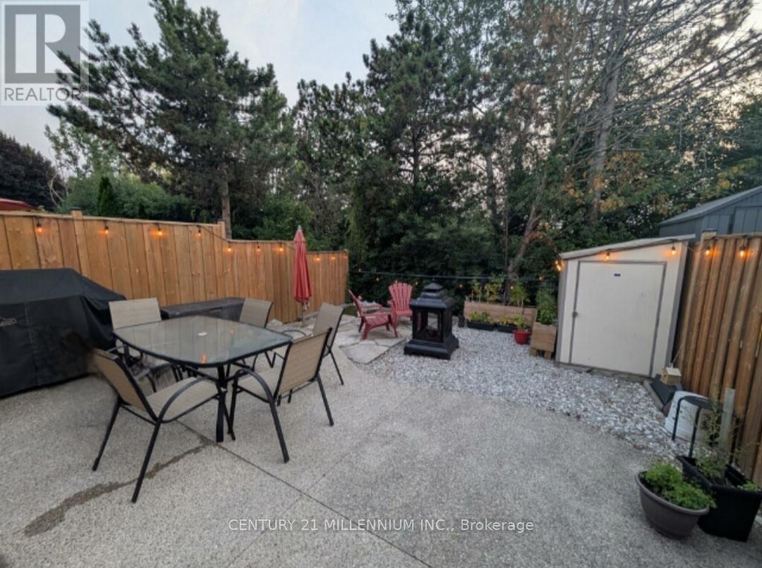 Photo 16 of 32 Gardenia Way, Caledon ON