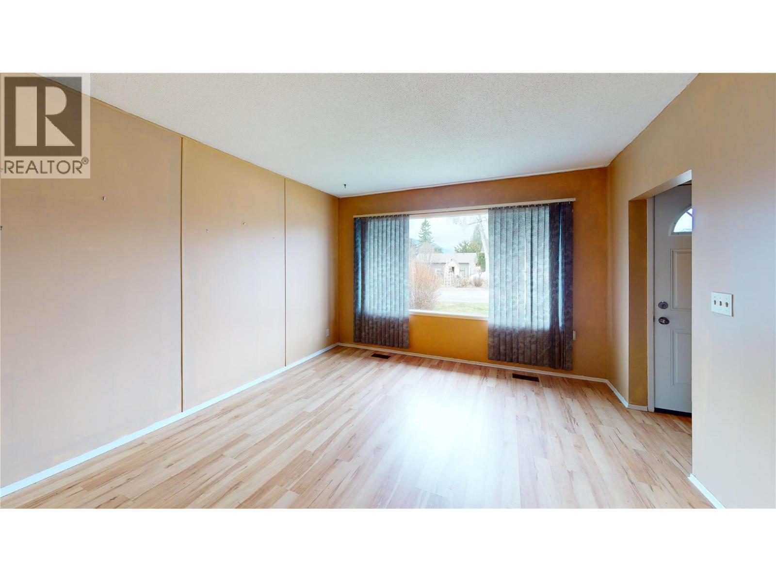 Photo 30 of 232 22nd Avenue S, Creston BC
