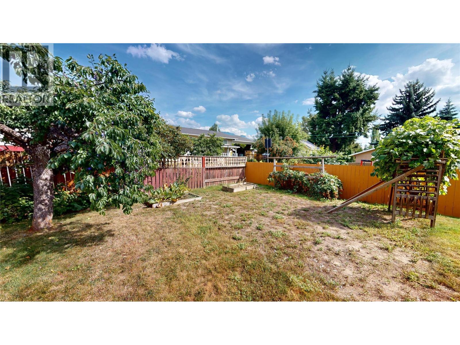 Photo 16 of 232 22nd Avenue S, Creston BC