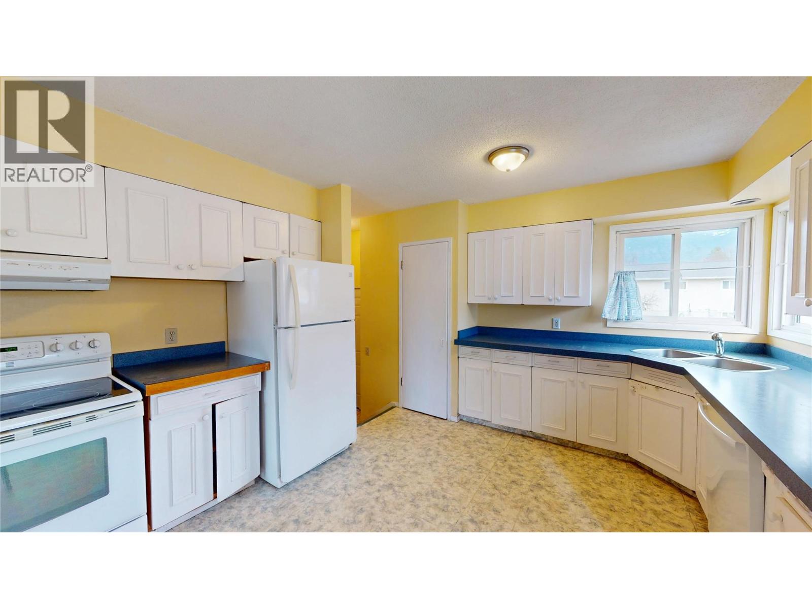 Photo 18 of 232 22nd Avenue S, Creston BC