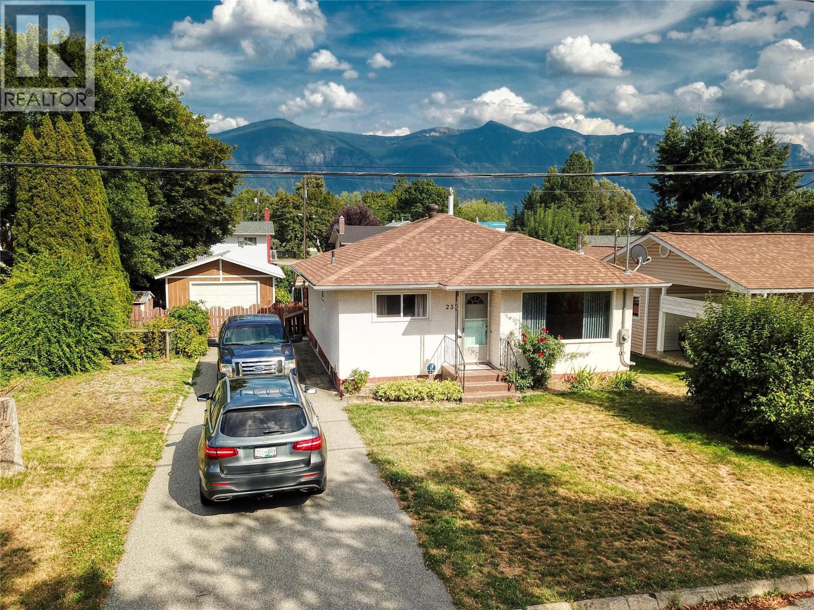 Photo 4 of 232 22nd Avenue S, Creston BC