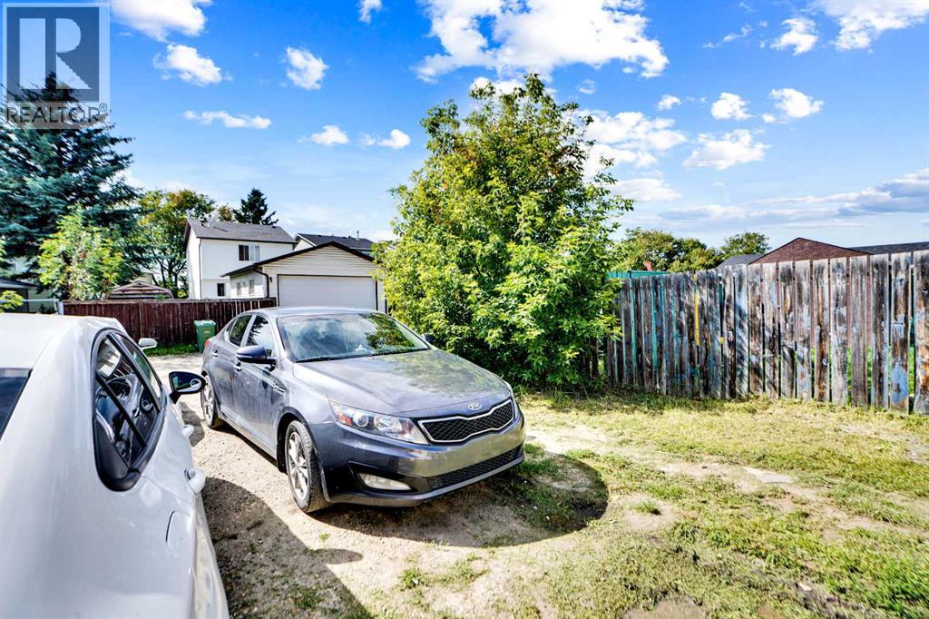Photo 24 of 139 Martindale Drive Ne, Calgary AB