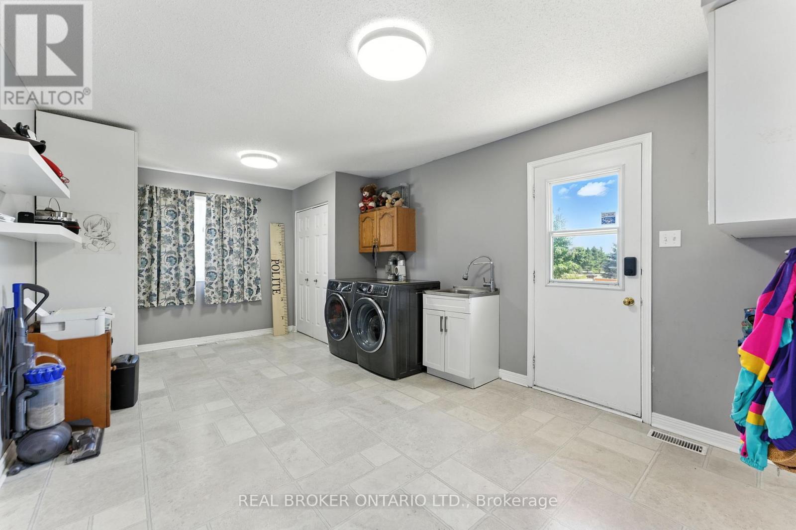 Photo 23 of 6550 Craighurst Drive, Ottawa ON